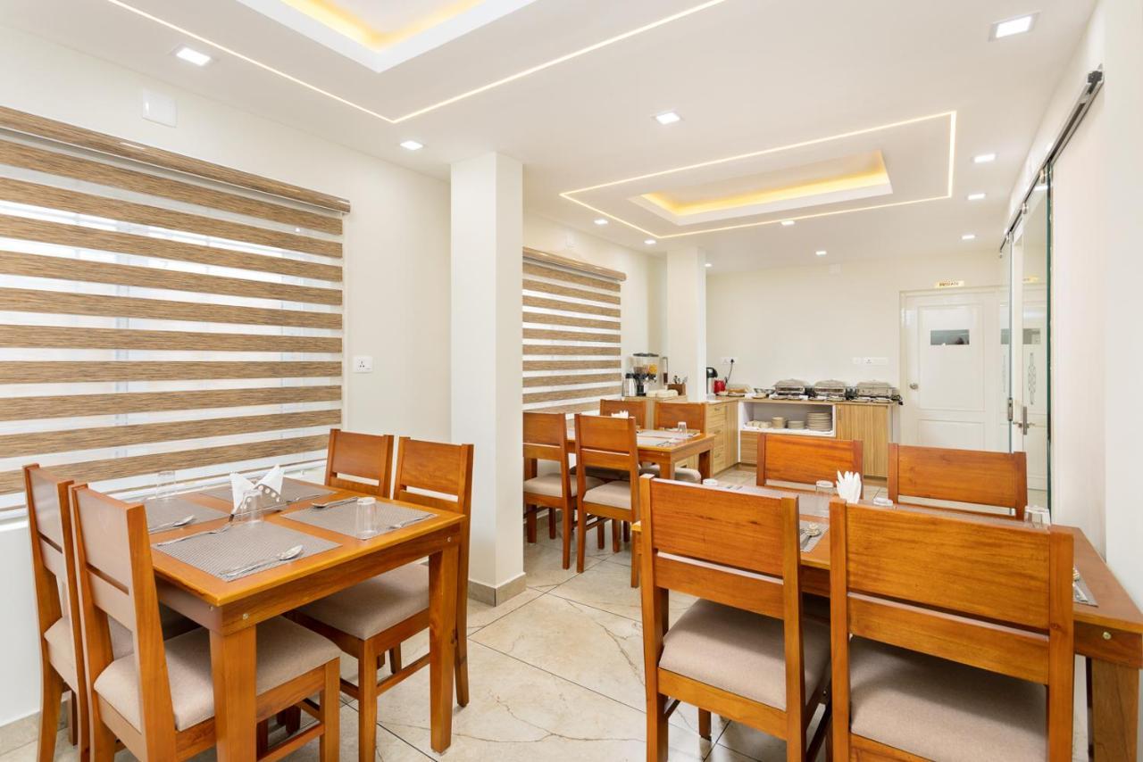 Esaa Airport Hotel Kochi Eksteriør bilde